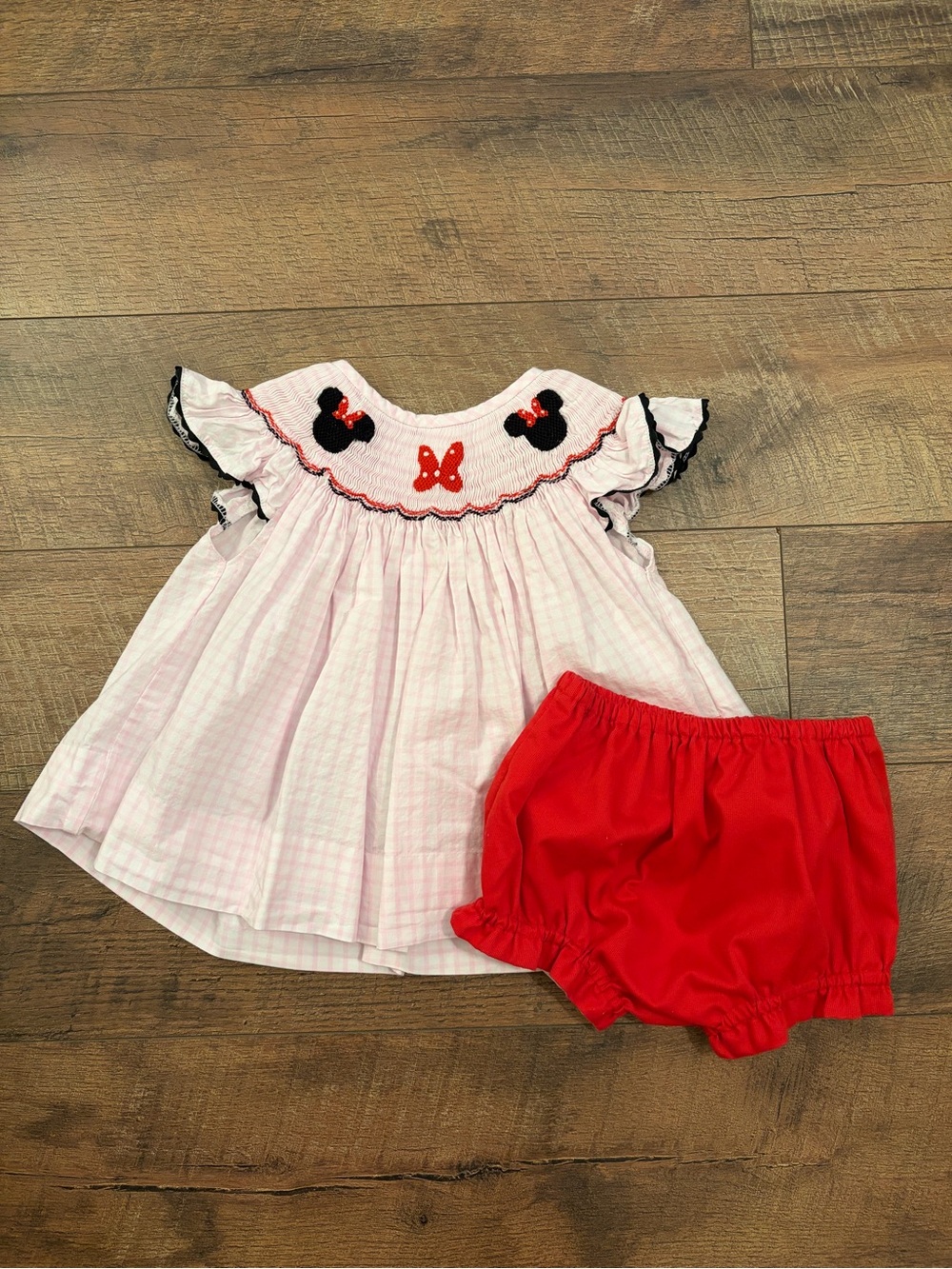 The Smocked Flamingo Minnie bloomer set